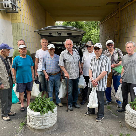 Допомога людям похилого віку